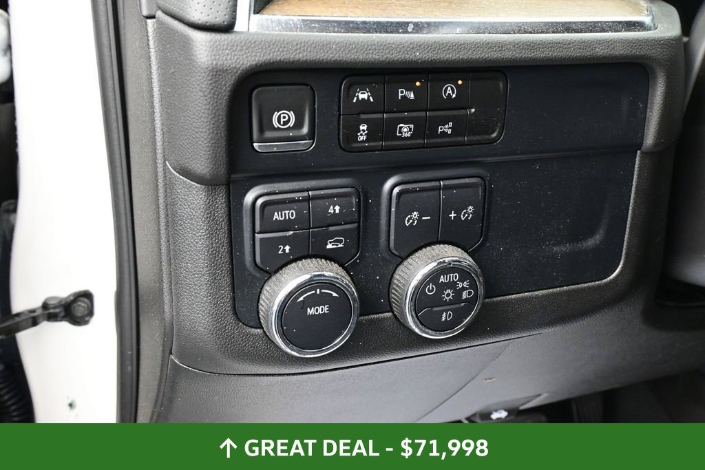 Used 2025 Chevrolet Suburban High Country AWD/4WD image 31