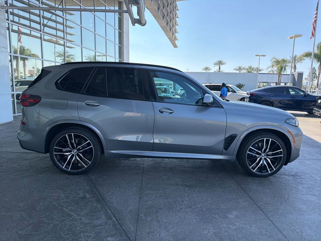 Used 2026 BMW X5 xDrive40i w/ M Sport Package image 3