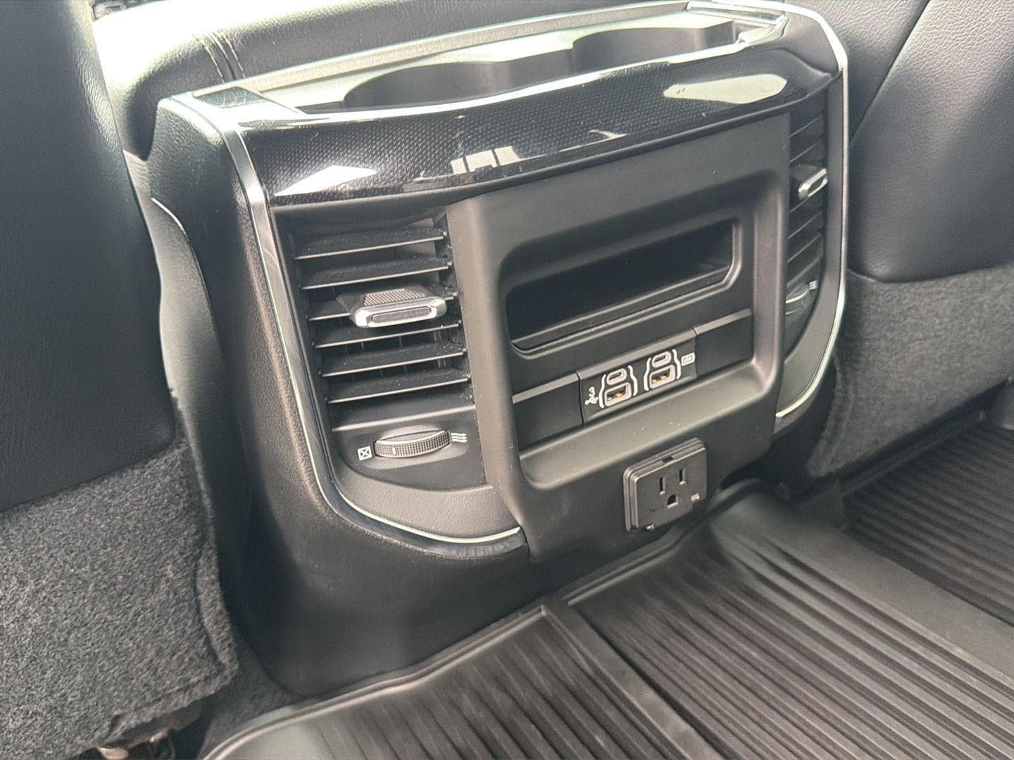 Used 2019 RAM 2500 Laramie AWD/4WD image 30
