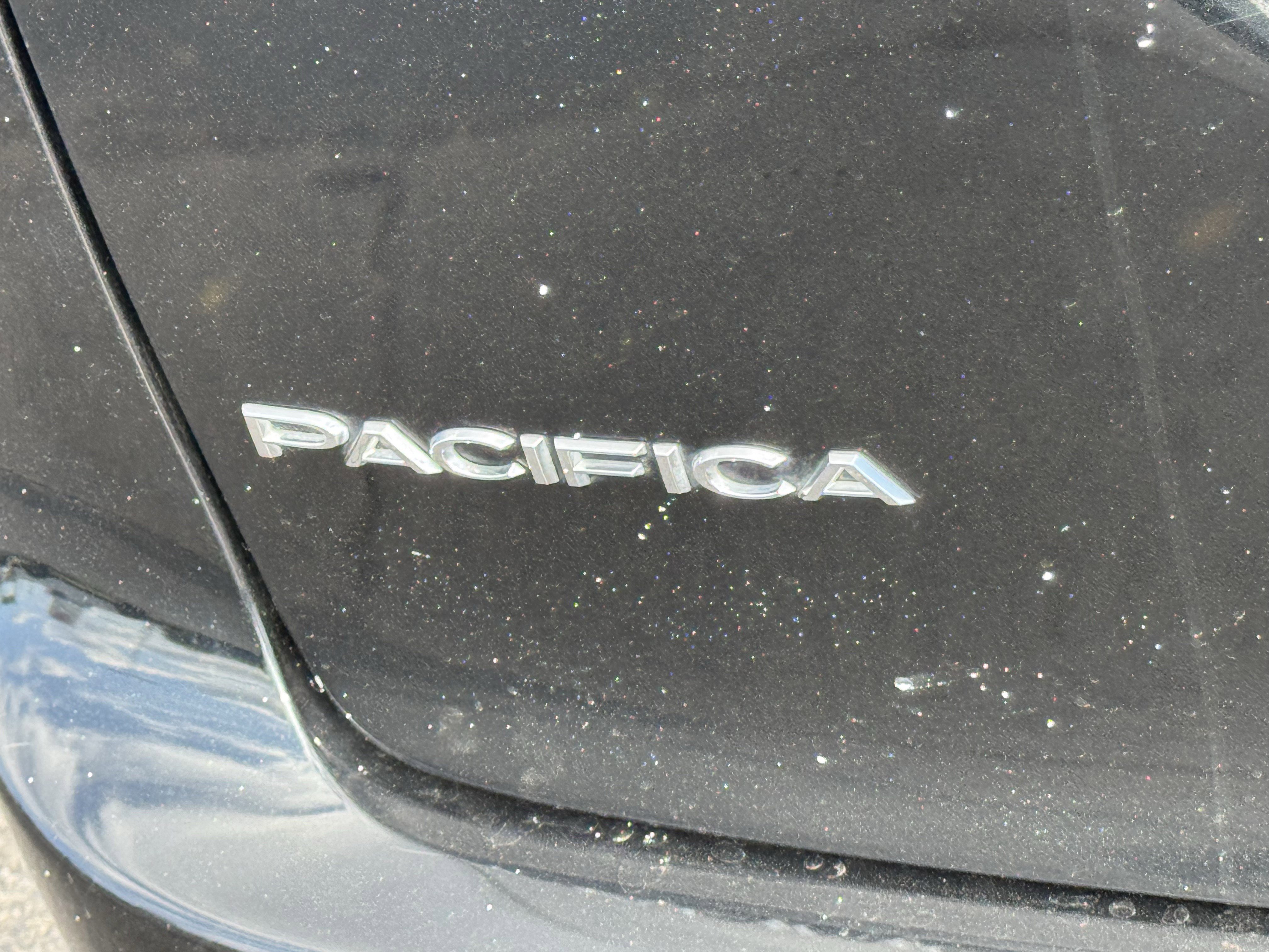 Used 2019 Chrysler Pacifica Limited image 21