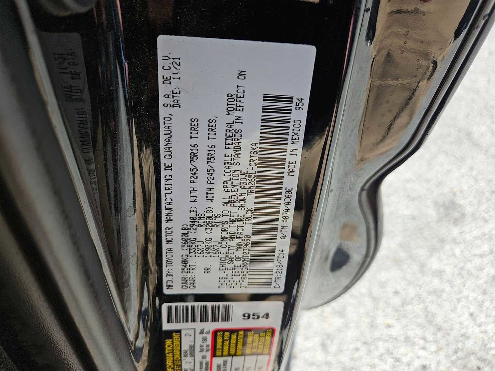 Used 2022 Toyota Tacoma SR5 w/ SR5 Appearance Package (SM) image 27