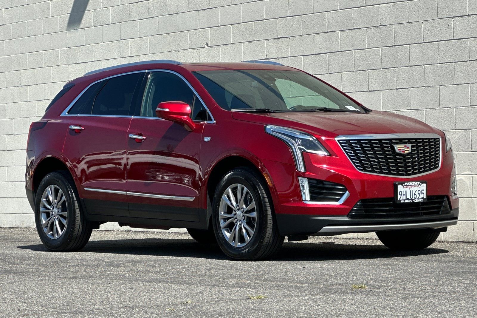 Certified 2023 Cadillac XT5 Premium Luxury FWD image 2