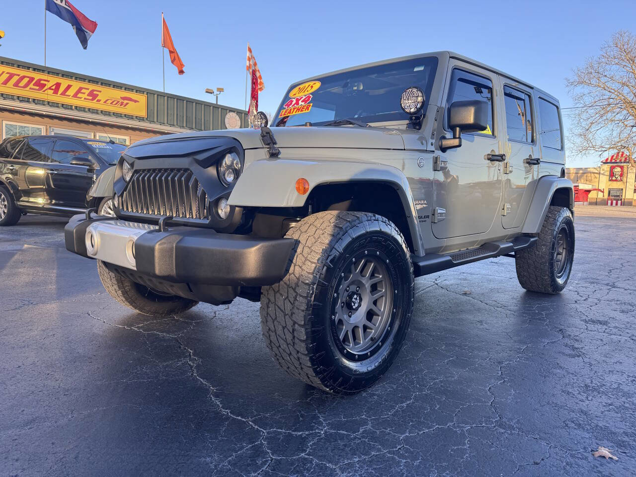 Used 2015 Jeep Wrangler Unlimited Sahara image 3