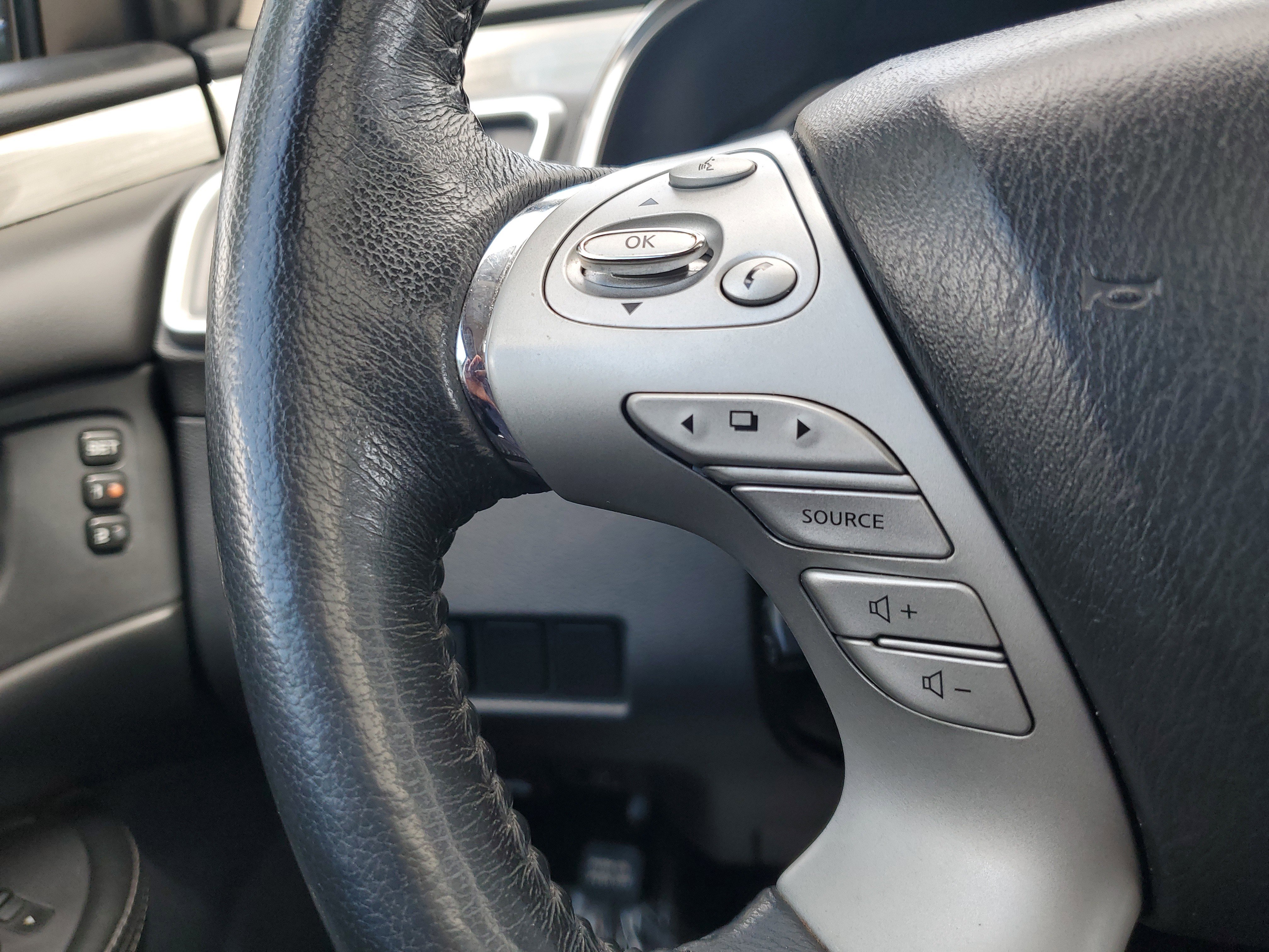 Used 2018 Nissan Murano Platinum w/ Cargo Package image 17