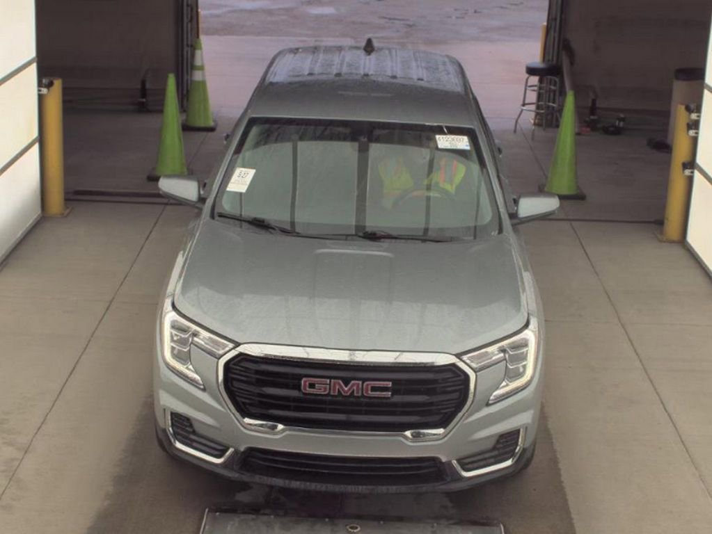 Used 2023 GMC Terrain SLE FWD image 2