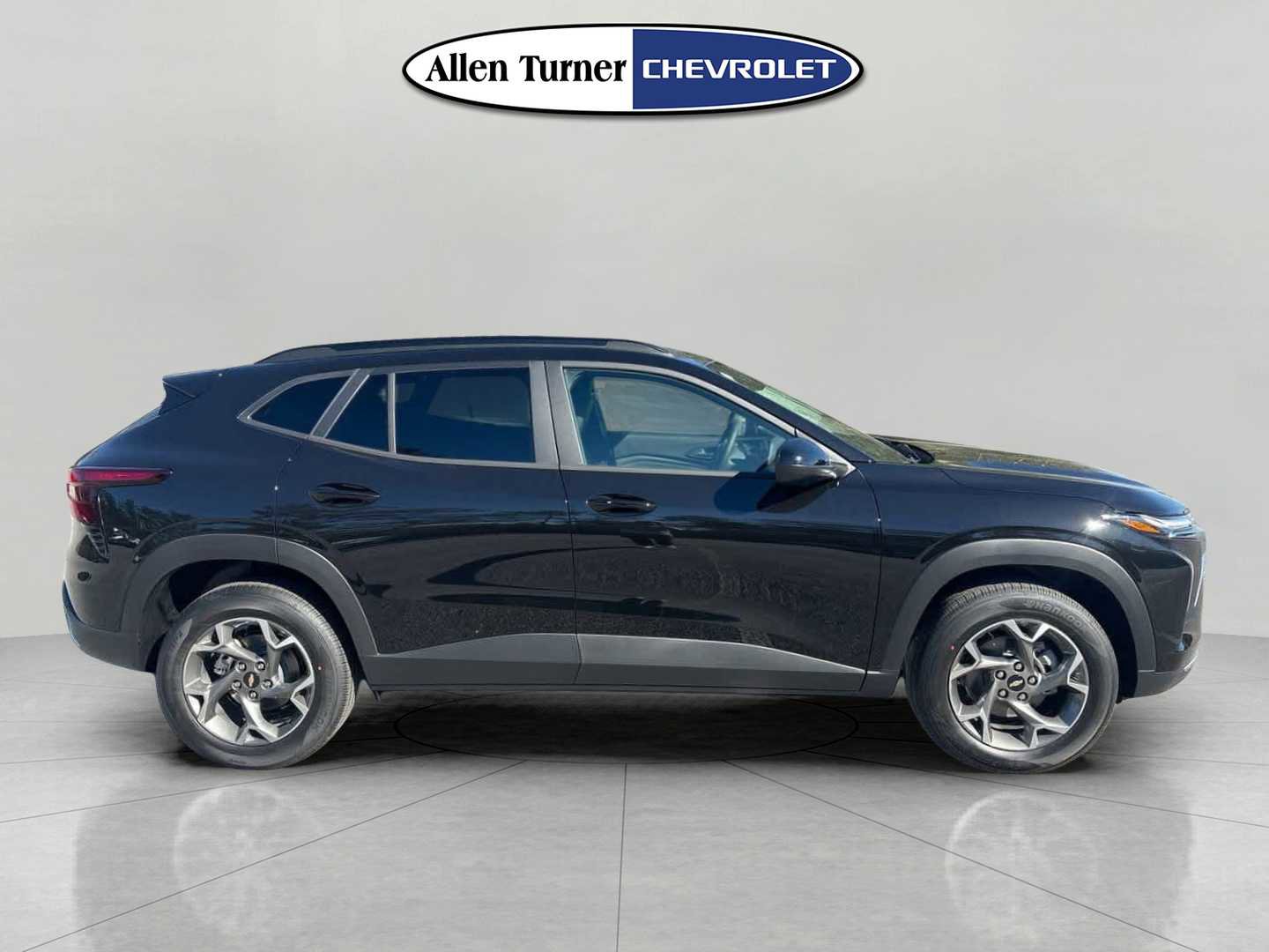 New 2026 Chevrolet Trax LT w/ Driver Confidence Package FWD image 3