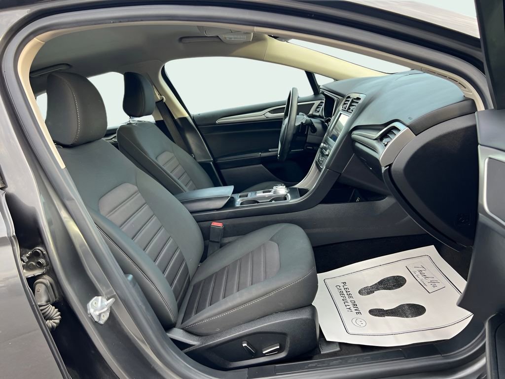 Used 2020 Ford Fusion SE AWD/4WD image 18