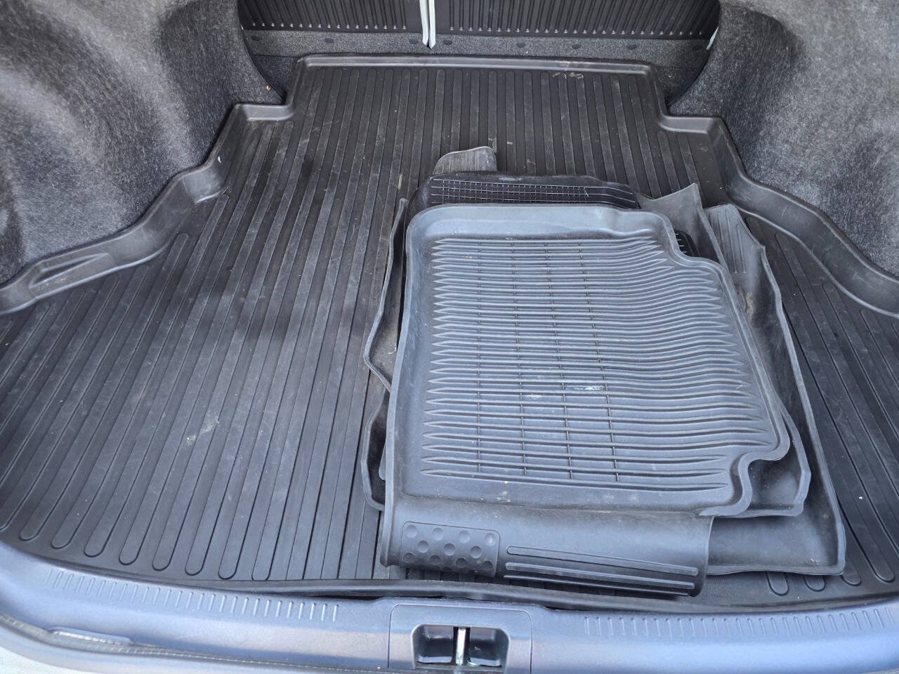 Used 2016 Toyota Camry LE FWD image 25
