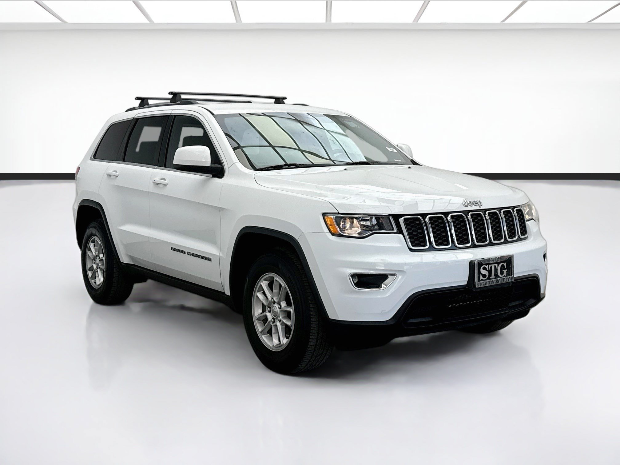 Used 2019 Jeep Grand Cherokee Laredo RWD image 3