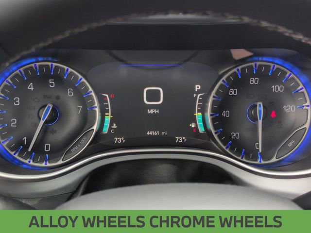 Used 2025 Chrysler Pacifica Limited image 18