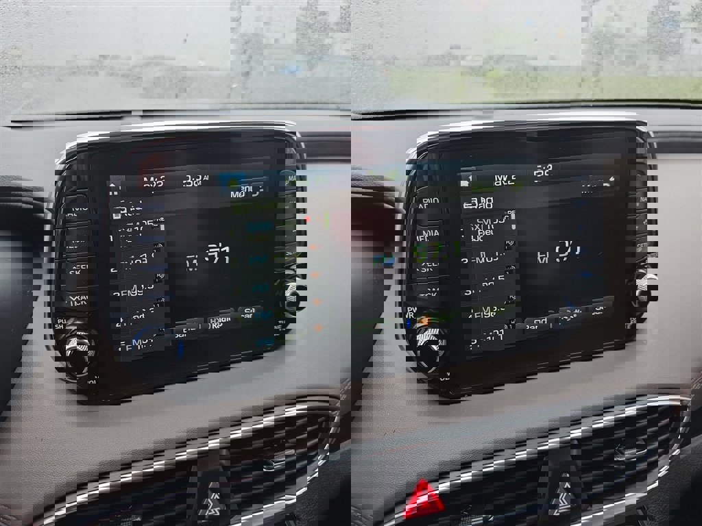 Used 2020 Hyundai Santa Fe Limited w/ Cargo Package image 12