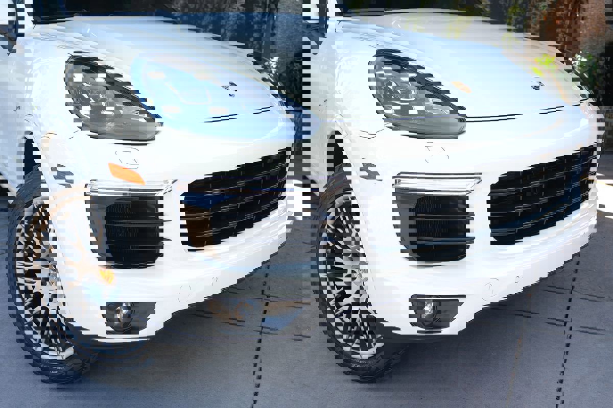 Used 2017 Porsche Cayenne S image 7