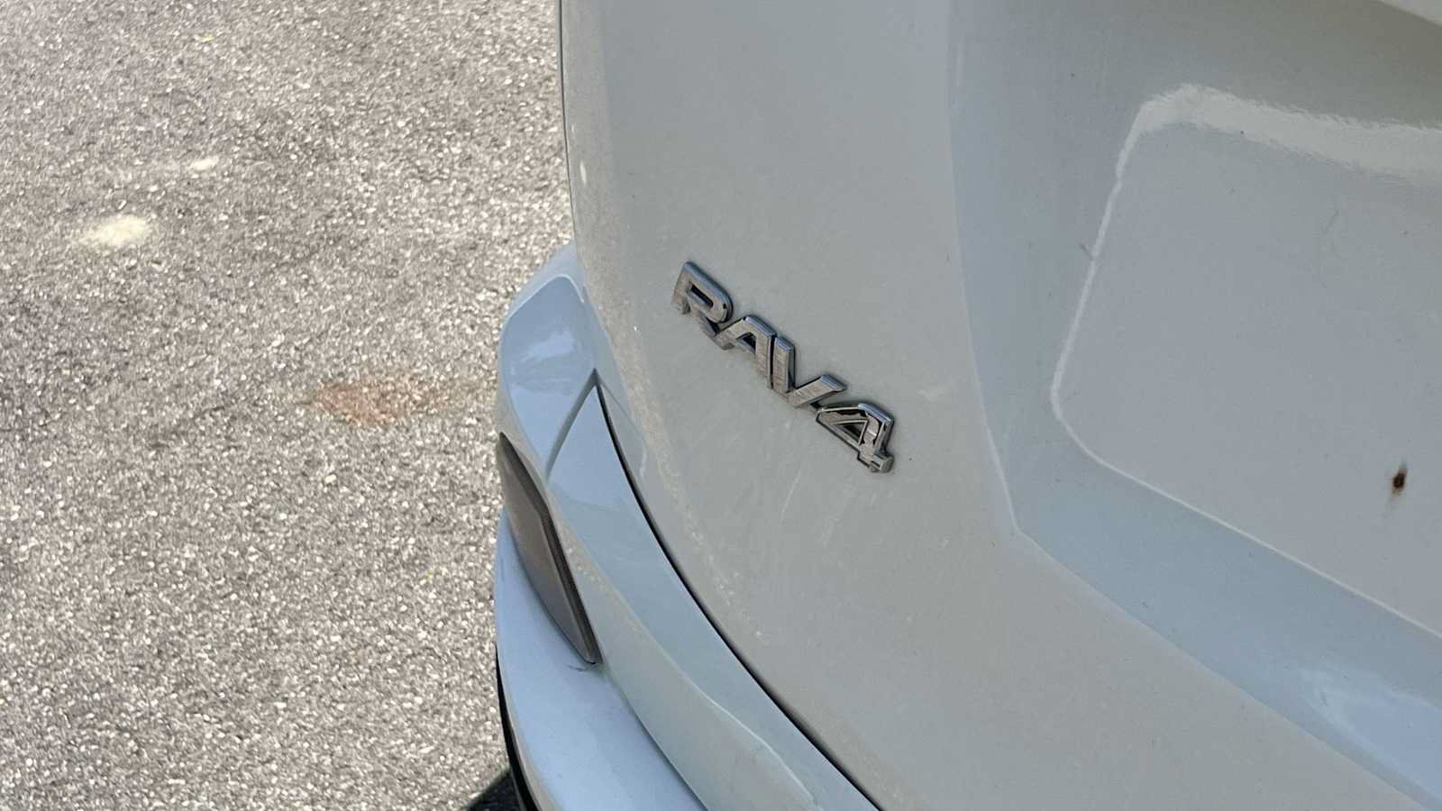 Used 2017 Toyota RAV4 LE AWD/4WD image 25