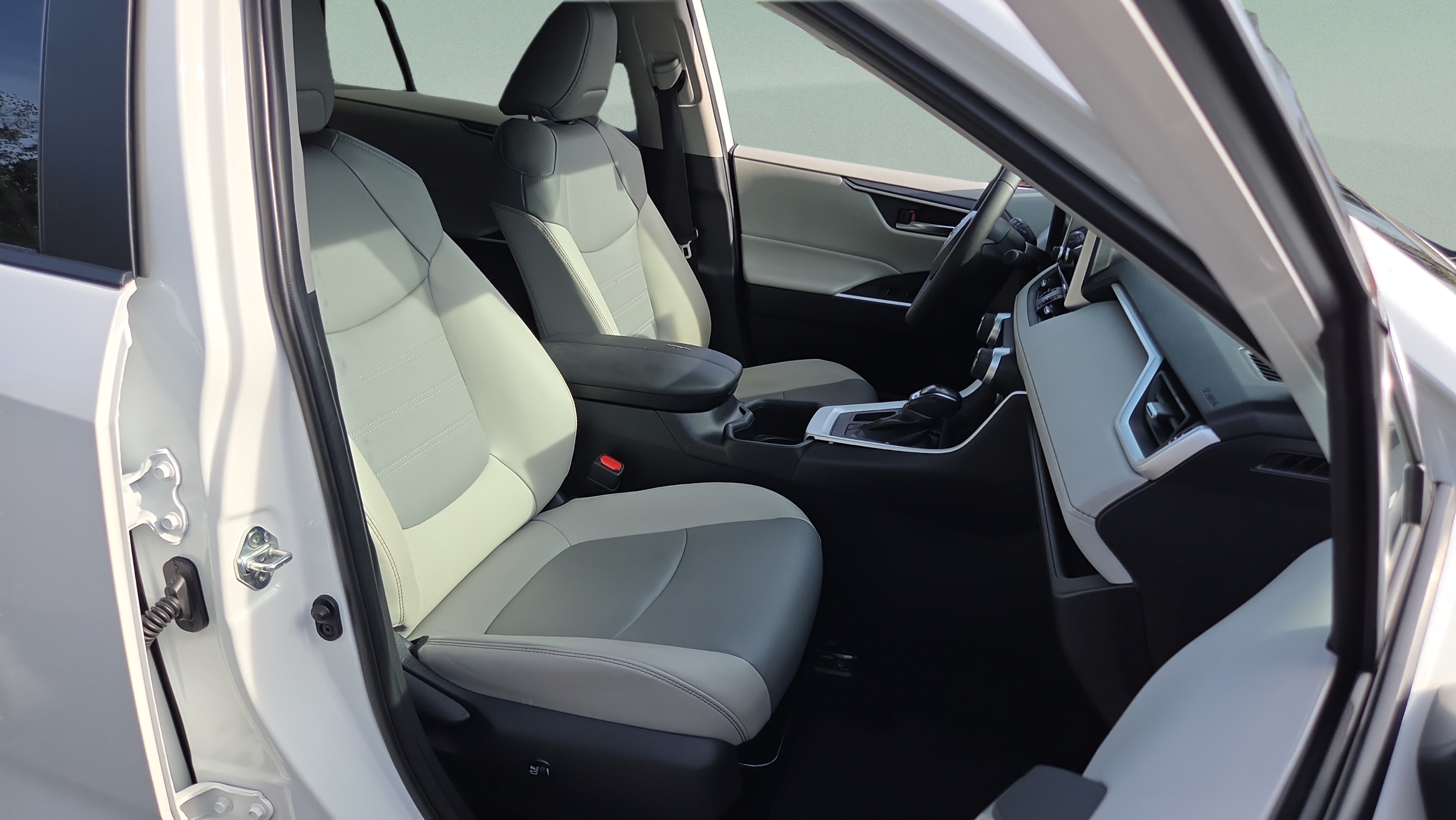 Used 2024 Toyota RAV4 XLE Premium w/ Weather Package FWD image 14