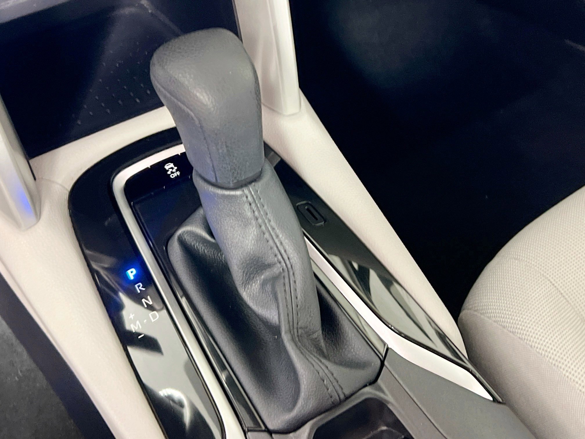 Used 2025 Toyota Corolla Cross L image 24