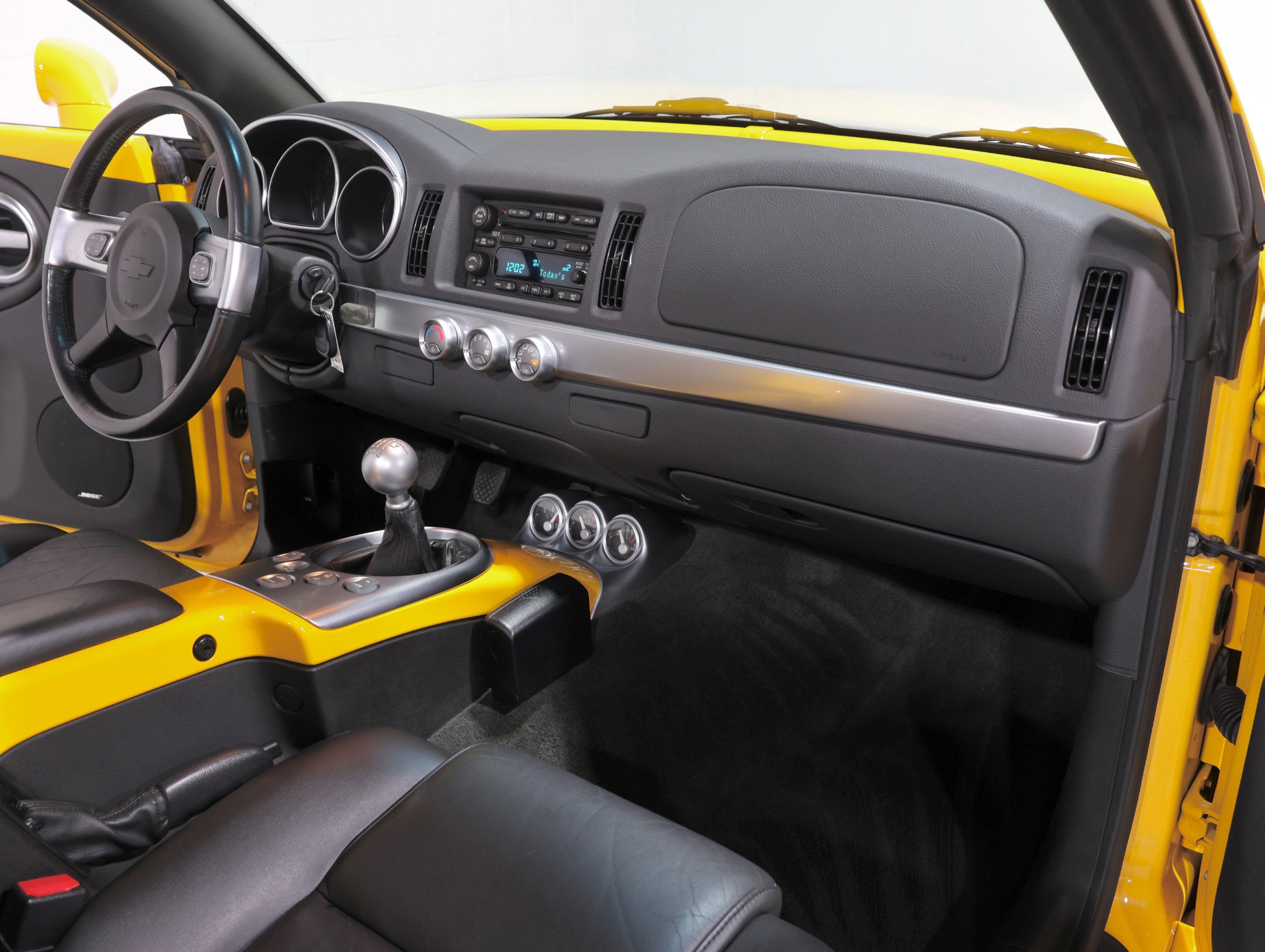 Used 2005 Chevrolet SSR 6 Speed Manual - Only 12K Mile w/ Preferred Equipment Group image 21