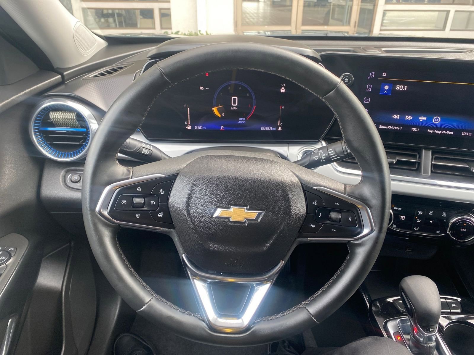 Used 2025 Chevrolet Trax LT w/ LT Convenience Package image 29