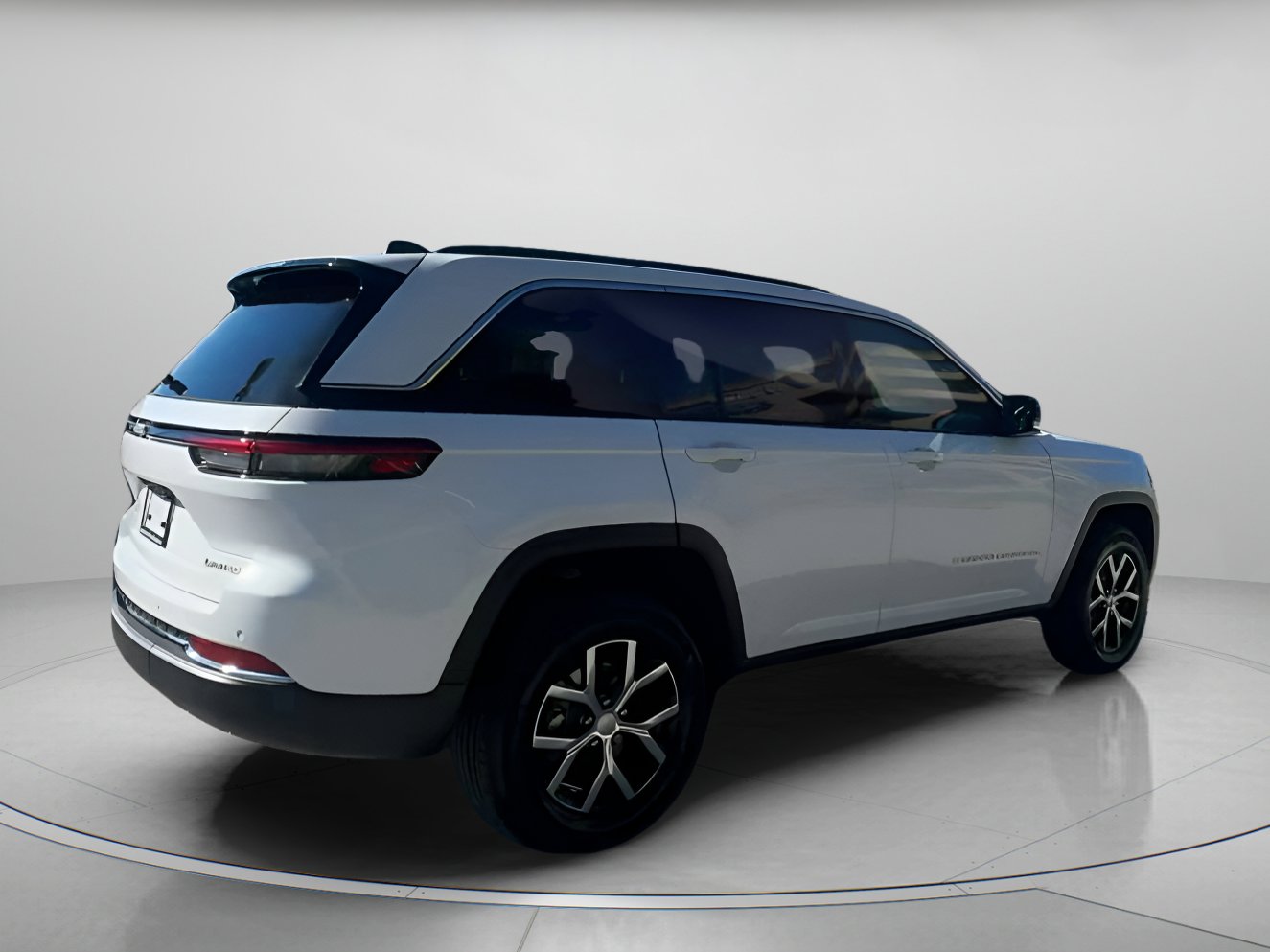 Used 2025 Jeep Grand Cherokee Limited w/ Trailer Tow Package image 28