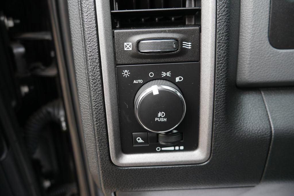 Used 2017 RAM 1500 Express AWD/4WD image 11