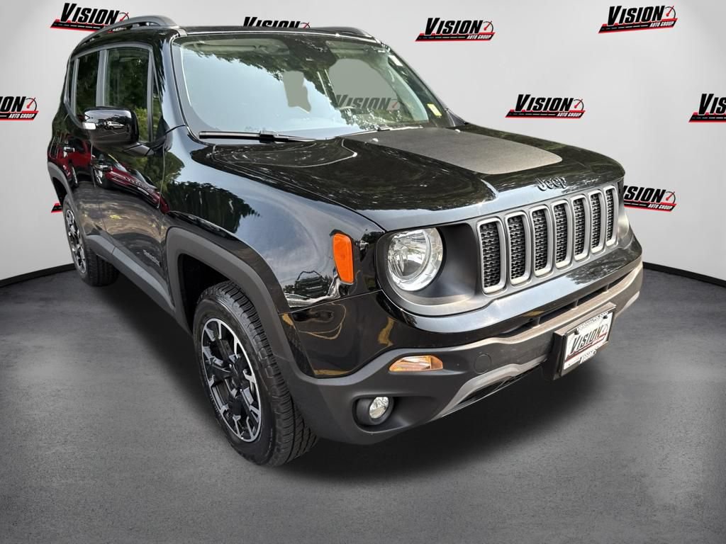 Used 2023 Jeep Renegade Latitude w/ Sun/Sound Group AWD/4WD image 3