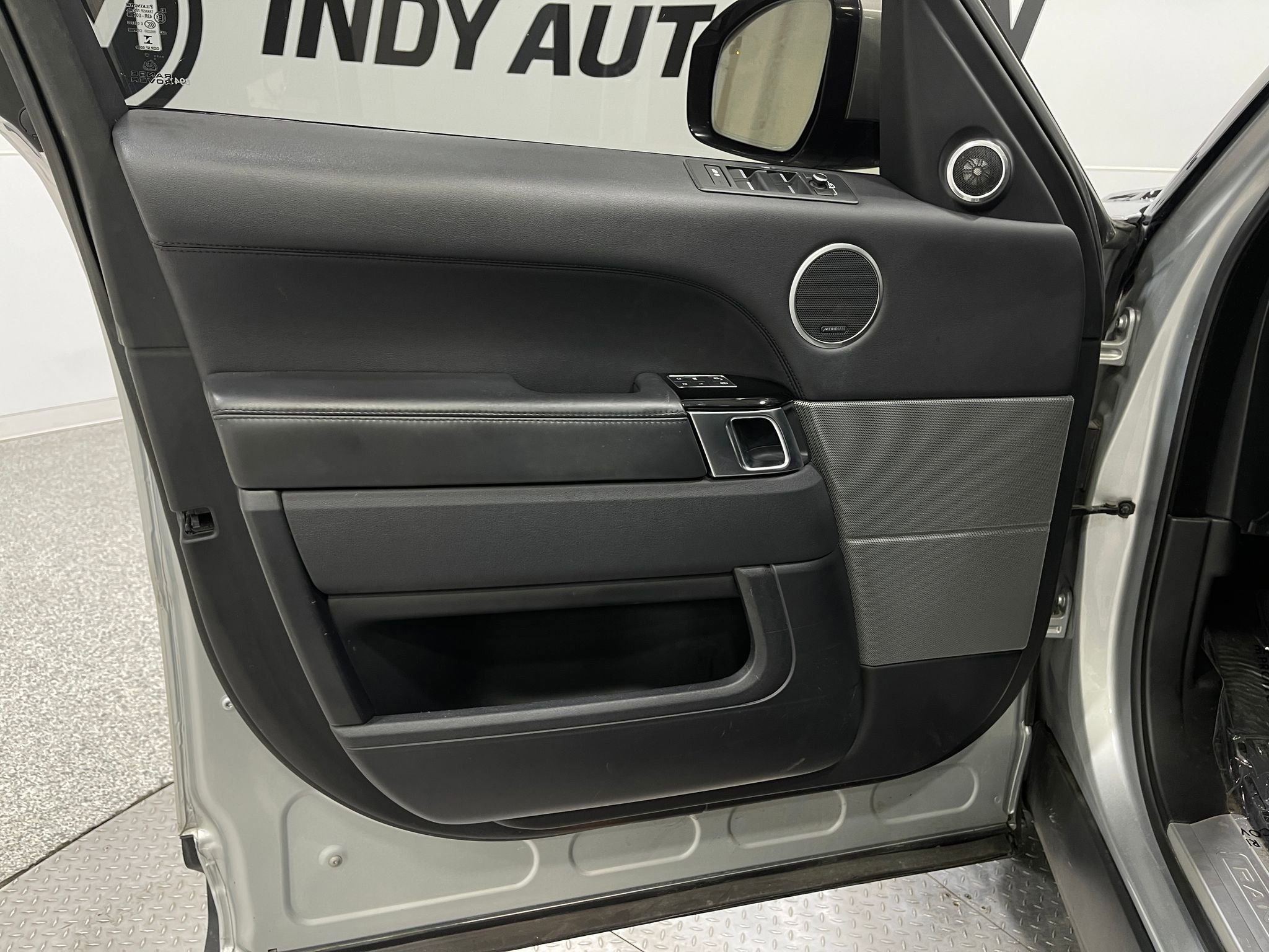 Used 2017 Land Rover Range Rover Sport HSE image 15