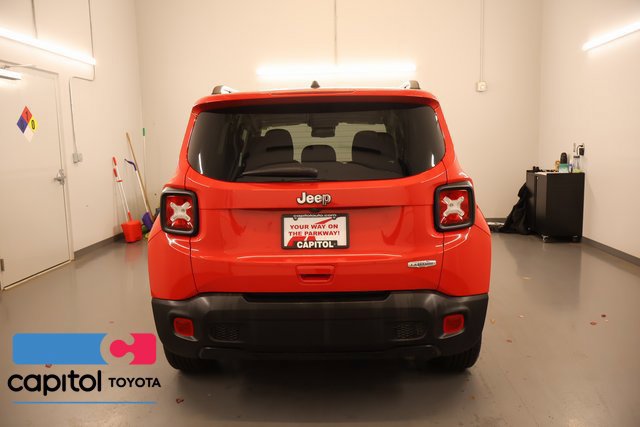 Used 2020 Jeep Renegade Latitude w/ Cold Weather Group FWD image 3