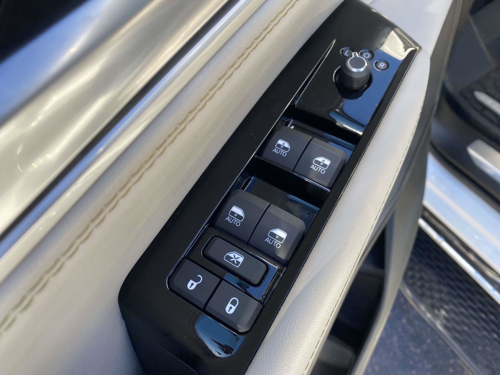 Certified 2024 Jeep Wagoneer 4WD w/ Convenience Group I image 22