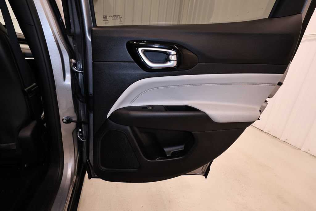 Used 2023 Jeep Compass Limited AWD/4WD image 17