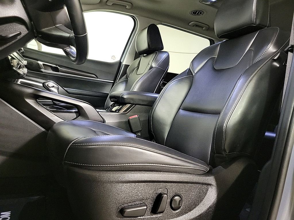 Used 2025 Kia Telluride S image 10