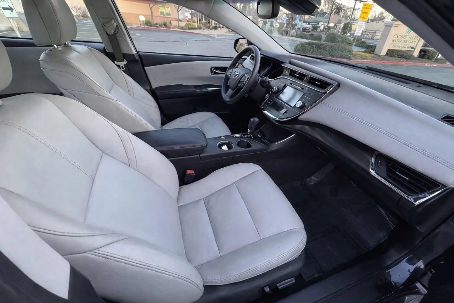 Used 2018 Toyota Avalon XLE Plus w/ Carpet Mat Package FWD image 13
