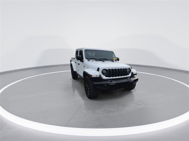 Used 2025 Jeep Gladiator Sport image 2