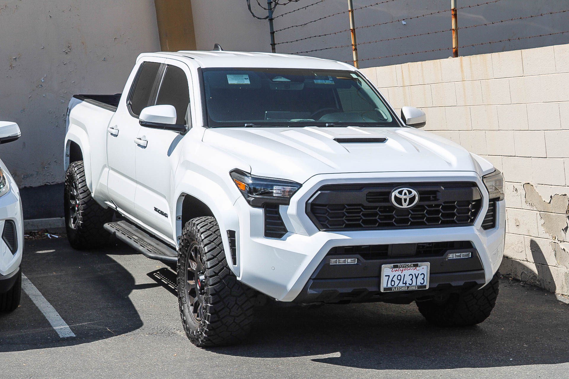 Used 2024 Toyota Tacoma TRD Sport w/ TRD Sport Upgrade Package AWD/4WD image 3