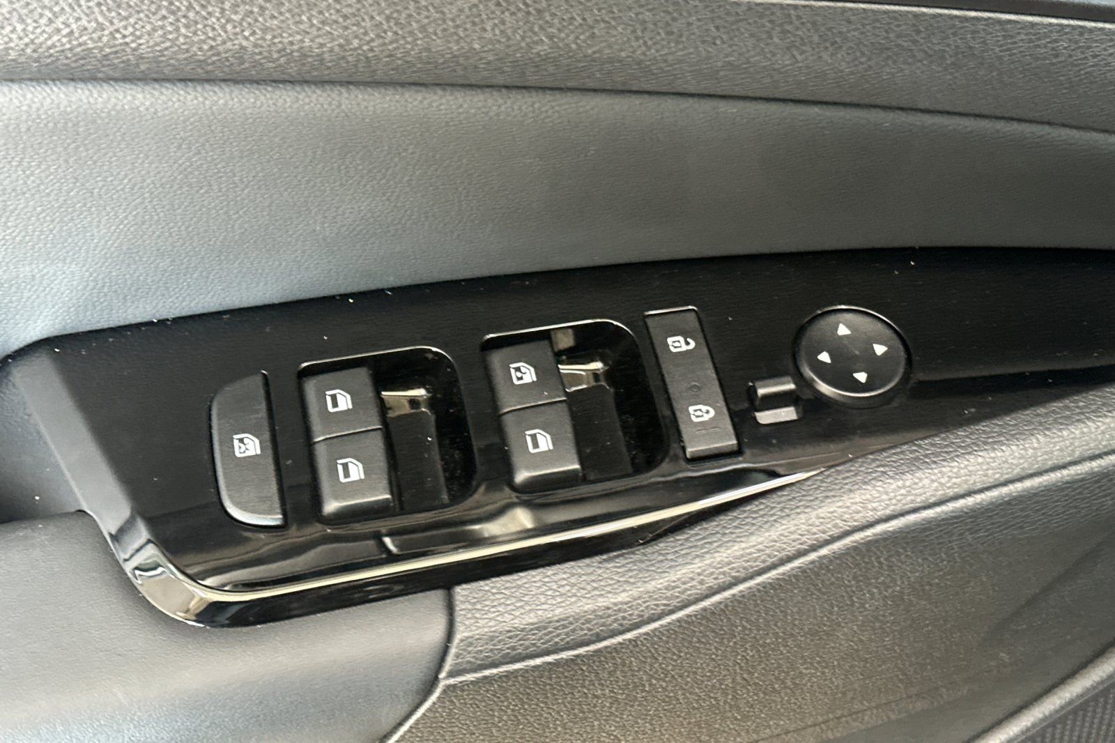 Certified 2023 Kia Sportage EX AWD/4WD image 12