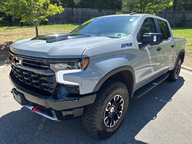 Used 2024 Chevrolet Silverado 1500 ZR2 w/ Technology Package AWD/4WD image 3