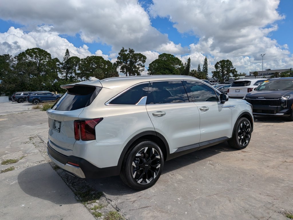 Certified 2026 Kia Sorento EX w/ EX Premium Package FWD image 8