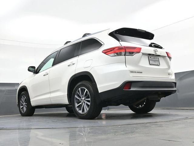 Used 2018 Toyota Highlander XLE AWD/4WD image 33