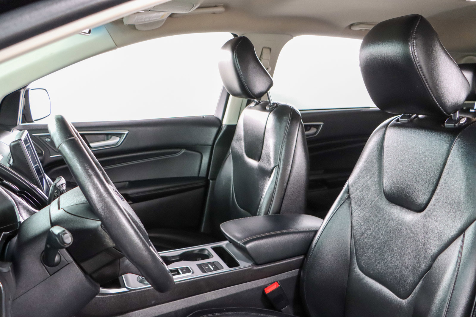 Used 2021 Ford Edge Titanium image 23