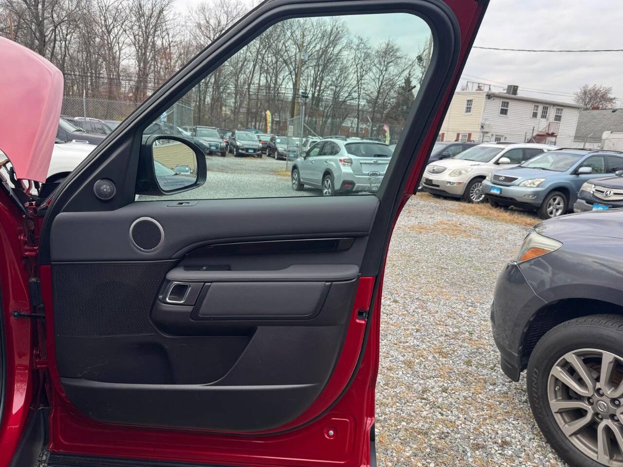 Used 2017 Land Rover Discovery SE image 29