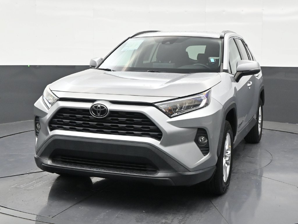 Used 2021 Toyota RAV4 XLE w/ Convenience Package FWD image 8
