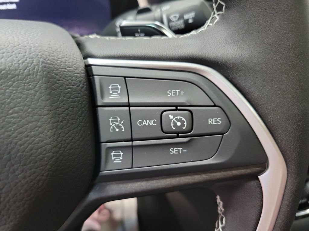 New 2025 Jeep Grand Cherokee L Limited w/ Black Appearance Package image 18