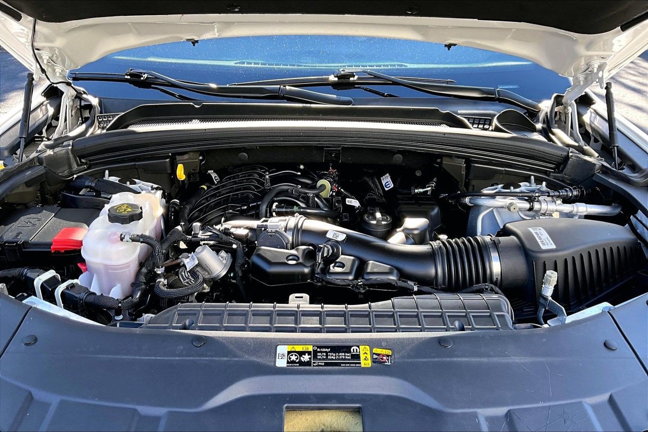 Certified 2023 Jeep Grand Cherokee Altitude AWD/4WD image 33