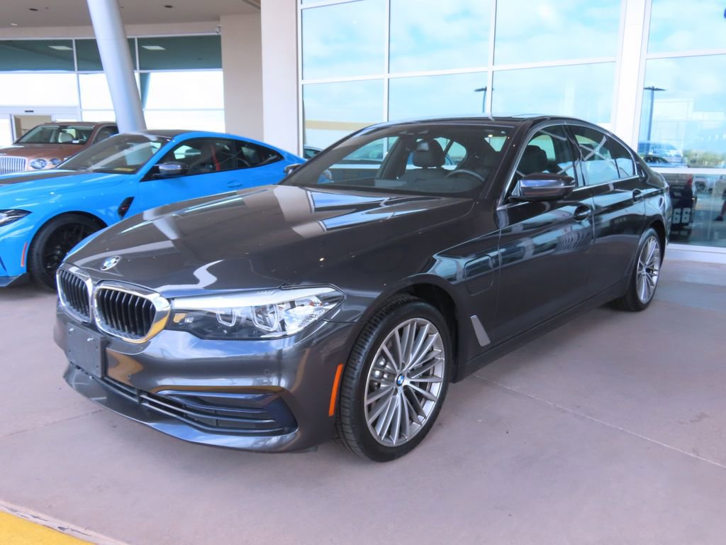 Used 2020 BMW 530e w/ Convenience Package RWD image 2