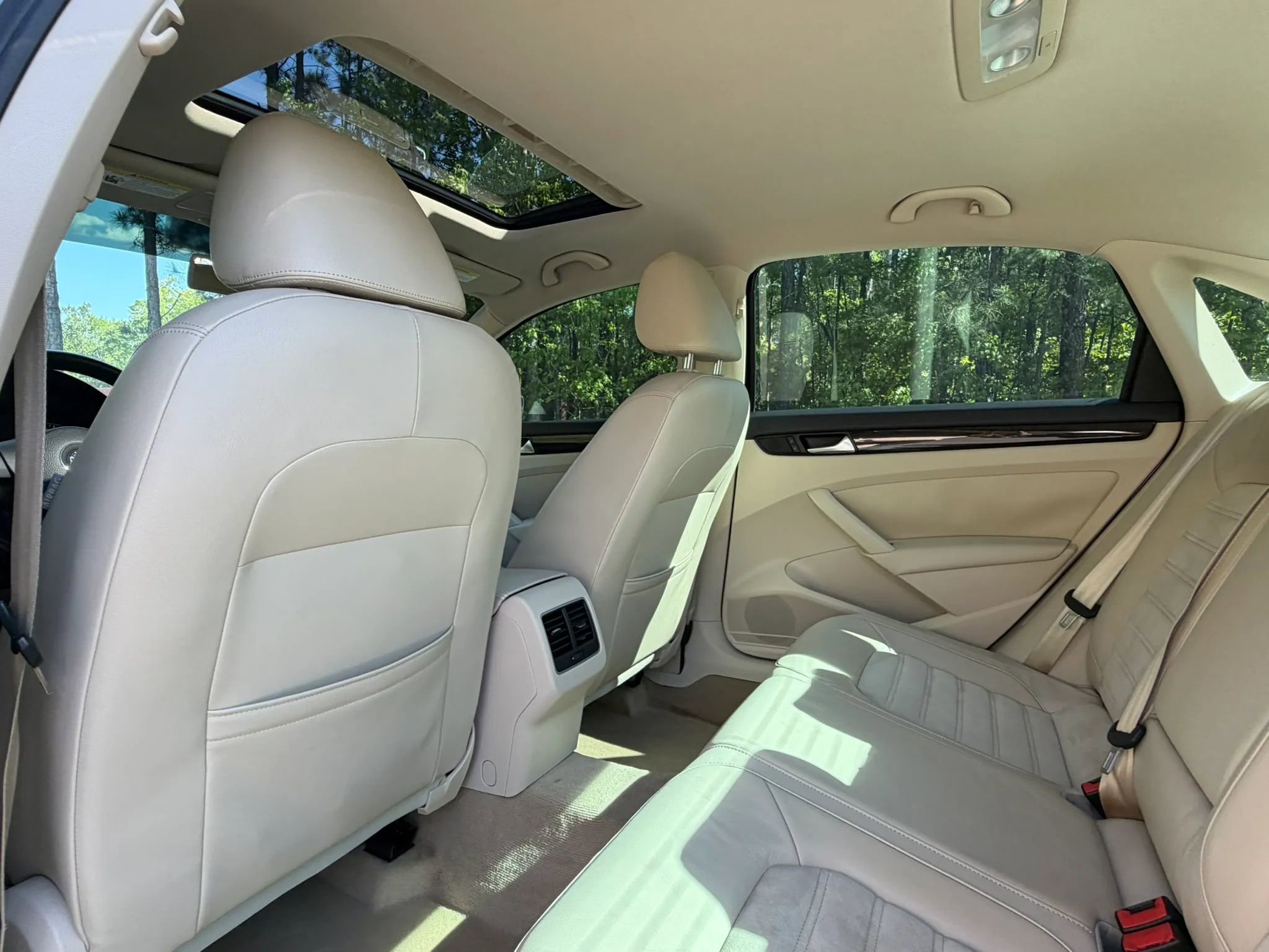 Used 2014 Volkswagen Passat TDI SEL Premium FWD image 17