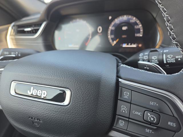 New 2025 Jeep Grand Cherokee L Limited w/ Luxury Tech Group II image 24
