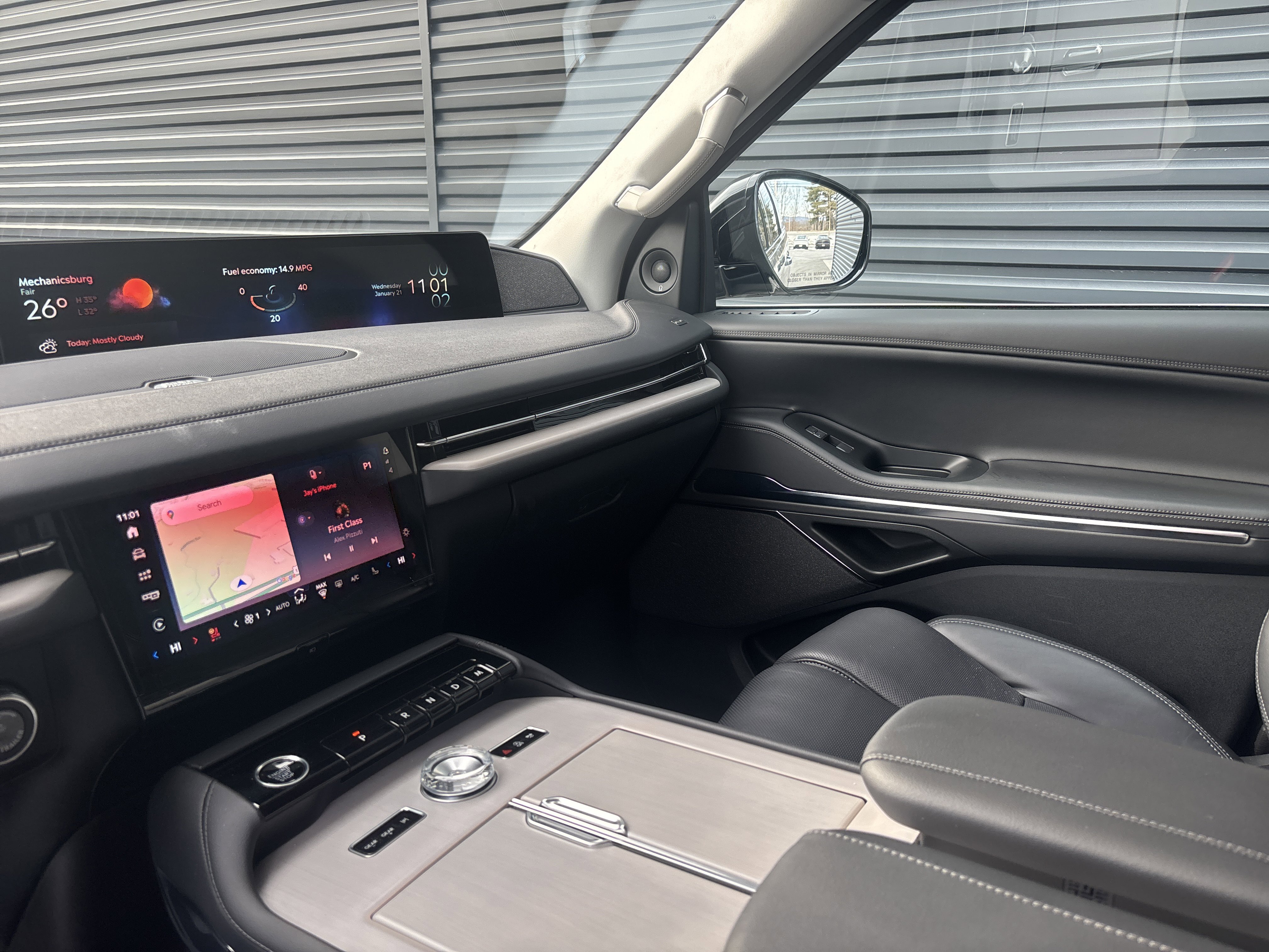 Used 2025 Lincoln Navigator L Reserve image 18