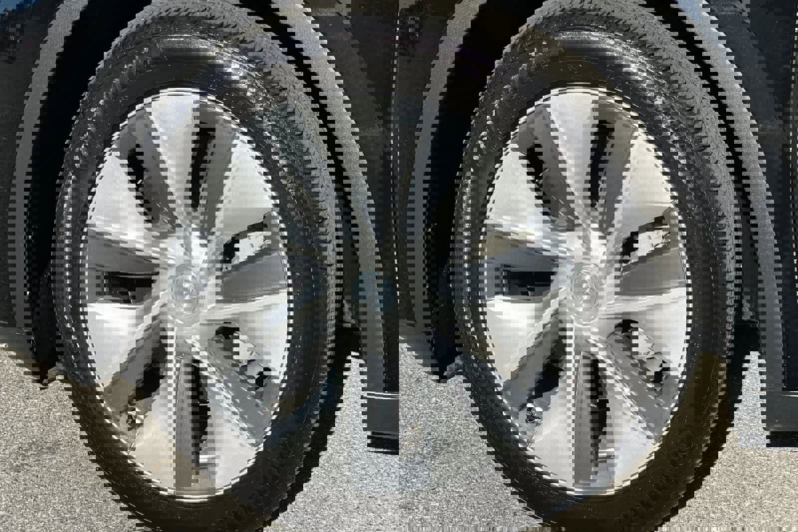 Used 2024 Tesla Model Y Long Range image 29