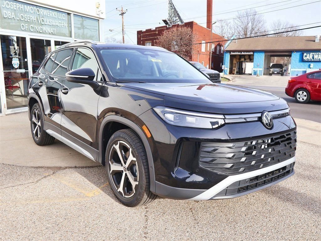 New 2026 Volkswagen Tiguan SE image 7
