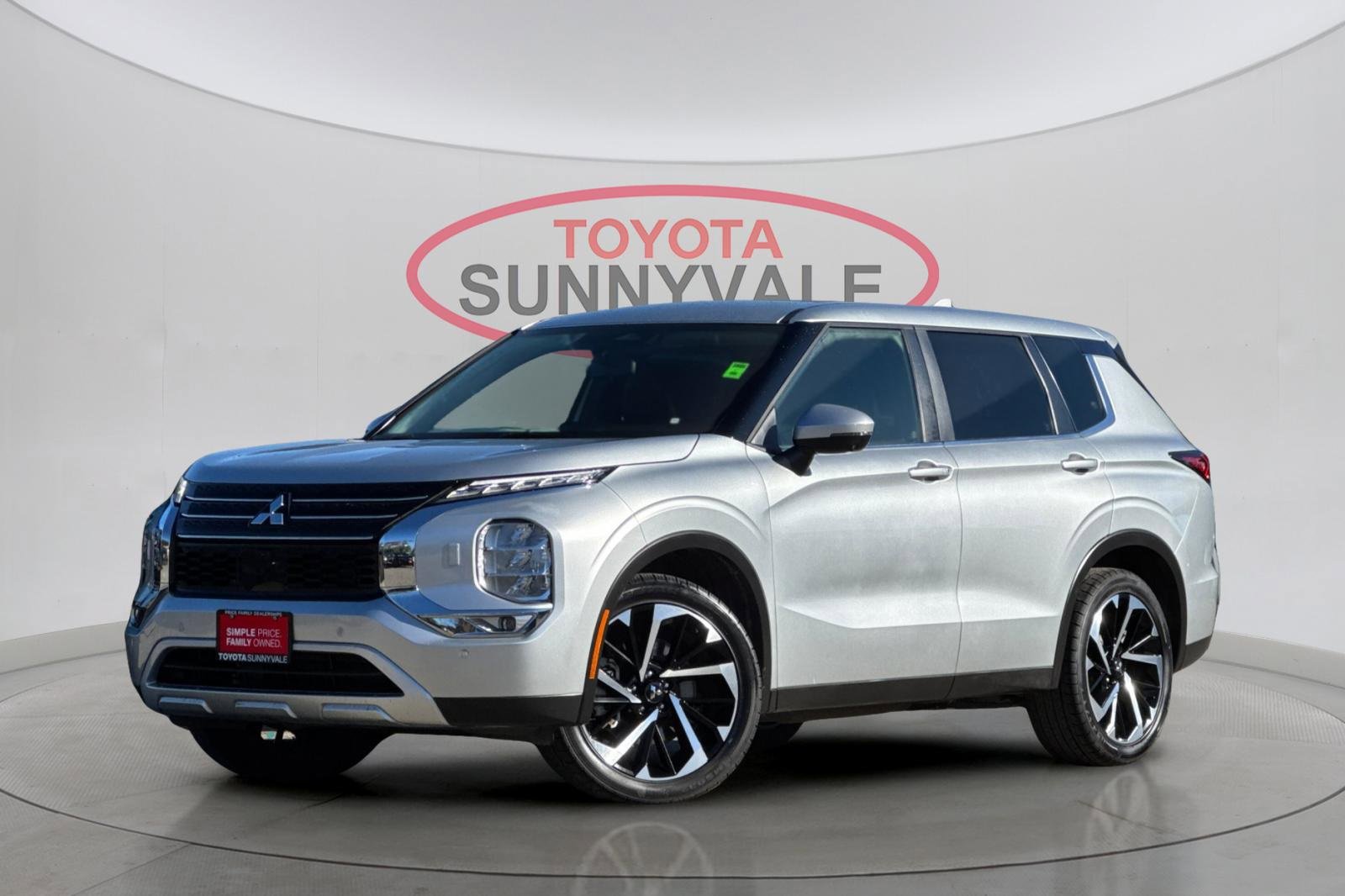 Used 2024 Mitsubishi Outlander SE video 2