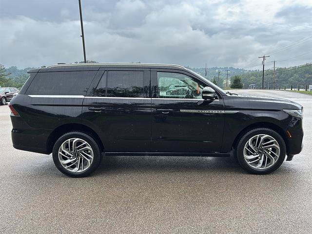 Used 2025 Lincoln Navigator Reserve AWD/4WD image 5