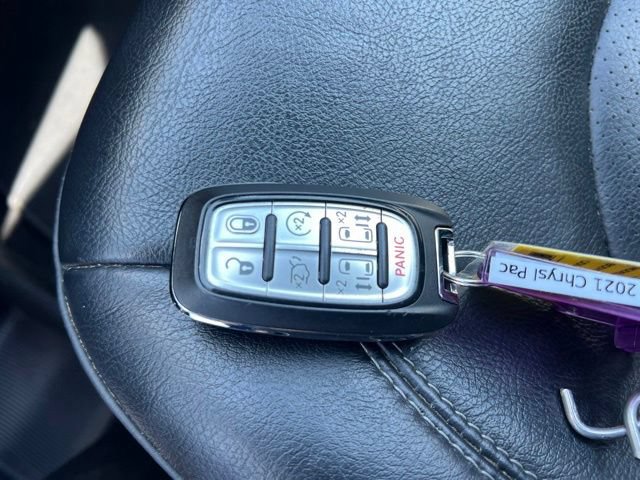 Used 2021 Chrysler Pacifica Touring-L w/ Premium & Safety Sphere Group AWD/4WD image 40